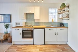 Köök või kööginurk majutusasutuses Host & Stay - West Crescent Apartments