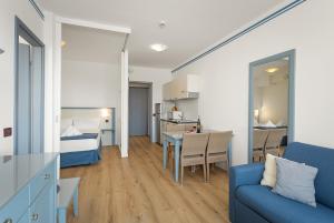 Ein Bett oder Betten in einem Zimmer der Unterkunft Family Resort del Mar