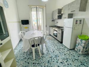 Kuchyň nebo kuchyňský kout v ubytování Scauri Holiday + 17 fotografií
