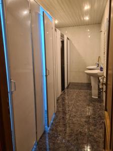 Koupelna v ubytování Benevo Hostel