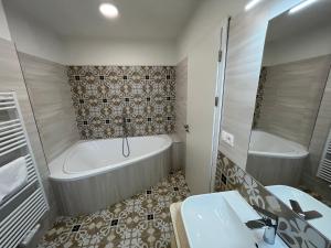 A bathroom at Hotel Edvard