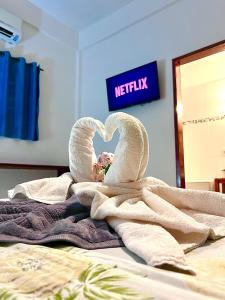 a swan made out of towels on a bed at Residencial Bem-te-vi in Jericoacoara