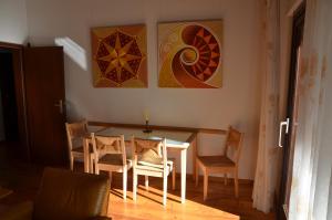 Posezení v ubytování Ferienhaus.Winsen-Aller