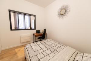 Posteľ alebo postele v izbe v ubytovaní KASA LOFT CENTRE 2 - WIFI et TV - Confortable et stationnement gratuit à proximité