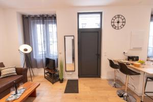 Posedenie v ubytovaní KASA LOFT CENTRE 2 - WIFI et TV - Confortable et stationnement gratuit à proximité