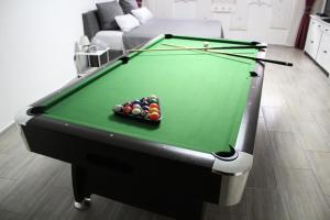 a pool table with cue balls in a living room at Studio-Appartement Neunburg vorm Wald in Neunburg vorm Wald