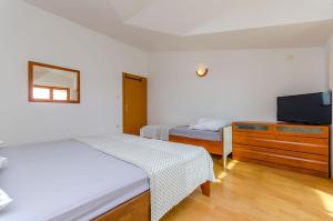 TV a/nebo společenská místnost v ubytování Apartments Milivoj