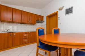 Kuchyň nebo kuchyňský kout v ubytování Apartments Milivoj