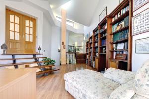 a living room with a couch and bookshelves at Villa Alcaidesa Vistas al Mar in San Roque