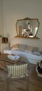 Posezení v ubytování Bologna Minimal Chic House Relax Parking Nature Near Center