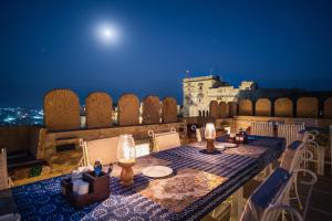 Balkon atau teras di K D PALACE - Heritage Hotel On Fort