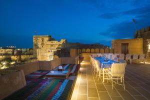 Balkon atau teras di K D PALACE - Heritage Hotel On Fort