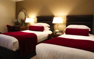 Giường trong phòng chung tại International Hotel Killarney