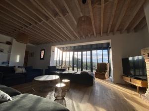 a living room with a couch and a tv at L’Etable in Trouville-sur-Mer