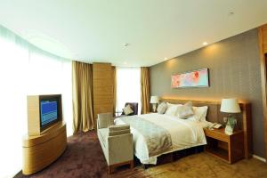 Postel nebo postele na pokoji v ubytování Shenzhen Baoan PLUS Gems Cube Hotel + 37 fotografií