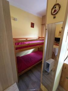 two bunk beds in a room with a mirror at Altissim Tres Estrelles in Pas de la Casa