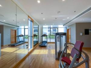 Fitness centrum a/nebo fitness zařízení v ubytování Lovely 1bedroom Damac Hills surrounded by green