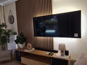 Televízia a/alebo spoločenská miestnosť v ubytovaní Malta Premium Apartment, free parking, self check-in 24h