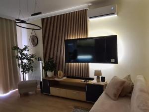Televízia a/alebo spoločenská miestnosť v ubytovaní Malta Premium Apartment, free parking, self check-in 24h