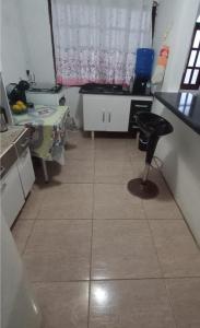 Køkken eller tekøkken på Casa Oásis em Peruibe. + 19 billeder