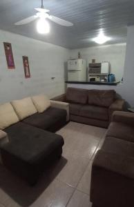 Et opholdsområde på Casa Oásis em Peruibe.