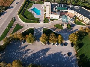 Letecký snímek ubytování Nefeli Hotel