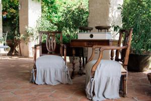a table and chair with a cake on top of it at Casale Hortensia in Reggio Emilia