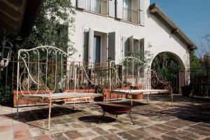 a group of benches in front of a building at Casale Hortensia in Reggio Emilia