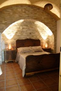 Giường trong phòng chung tại Cuevas las Chimeneas