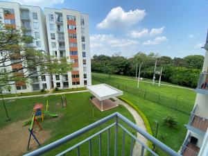 a balcony with a picnic table and a playground at Jamundi Naranjos 8401 in Jamundí