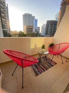 Balcon ou terrasse dans l'établissement Studio apartment in the heart of Dubai Marina.