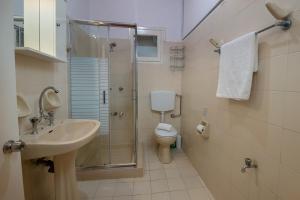 Koupelna v ubytování Arthur House