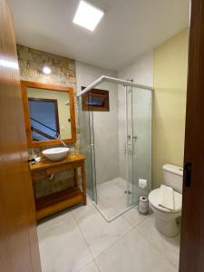 a bathroom with a shower and a sink and a toilet at Loft Maika'i in Santo Antônio do Pinhal