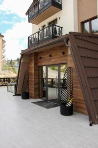 a house with a balcony and a stair case at Aparmani Sorak Kopaonik, Studio Apartman A5 in Kopaonik