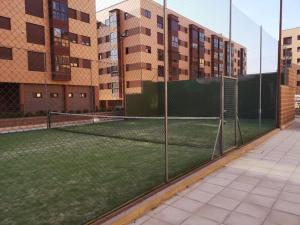 a tennis court in front of a building at Apartamento Madrid Aeropuerto Ifema Wanda, confort Cmpz in Madrid