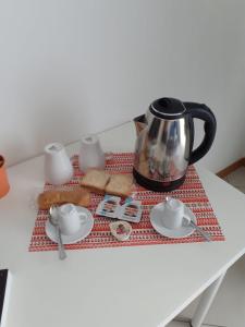 Príslušenstvo na prípravu kávy alebo čaju v ubytovaní Simone's Scala House