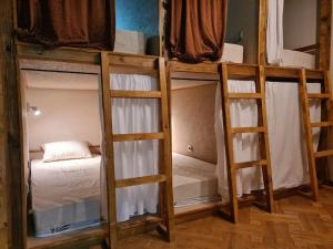 Voodi või voodid majutusasutuse Benevo Hostel toas