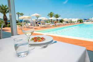Der Swimmingpool an oder in der Nähe von Hotel Airone isola d'Elba