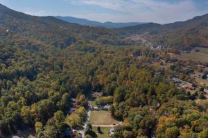 Fotografie z fotogalerie ubytování Ole Smoky BnB - Game Room, Hot Tub, Mtn Views! v destinaci Pigeon Forge