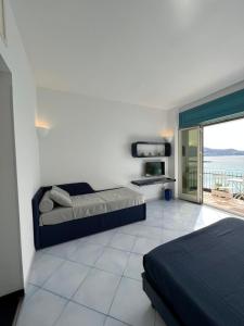 Llit o llits en una habitació de Vient Mpop con terrazza vista mare