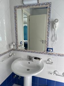 Kúpeľňa v ubytovaní Vient Mpop con terrazza vista mare