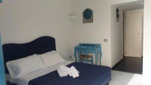 Posteľ alebo postele v izbe v ubytovaní Vient Mpop con terrazza vista mare