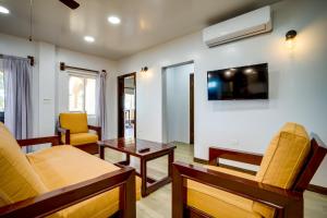 a living room with a couch and a table at Marsh Madness in Maya Beach