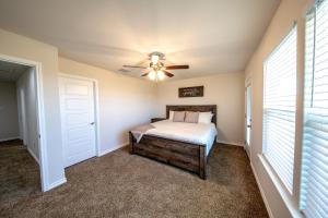 Ένα ή περισσότερα κρεβάτια σε δωμάτιο στο Experience Lake Solace