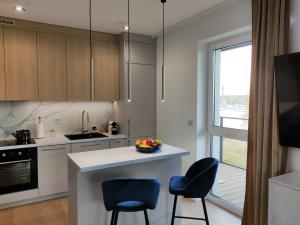 Kuchnia lub aneks kuchenny w obiekcie Marina View 15 & SPA