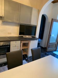 Кухня или мини-кухня в Apartment Ariana
