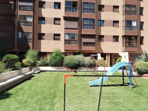 Plac zabaw dla dzieci w obiekcie Madrid Wanda Aeropuerto Ifema Plenilunio Dy