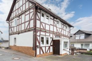 a half timbered house with a front entrance at KAKADU - Zentral - Workplace - Top Ausstattung in Frankenberg