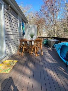 Kolam renang di atau dekat dengan Four Season Modern Cape Cod Cottage (with heat)