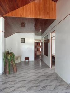 a living room with a wooden ceiling at Suzet House in Oxapampa